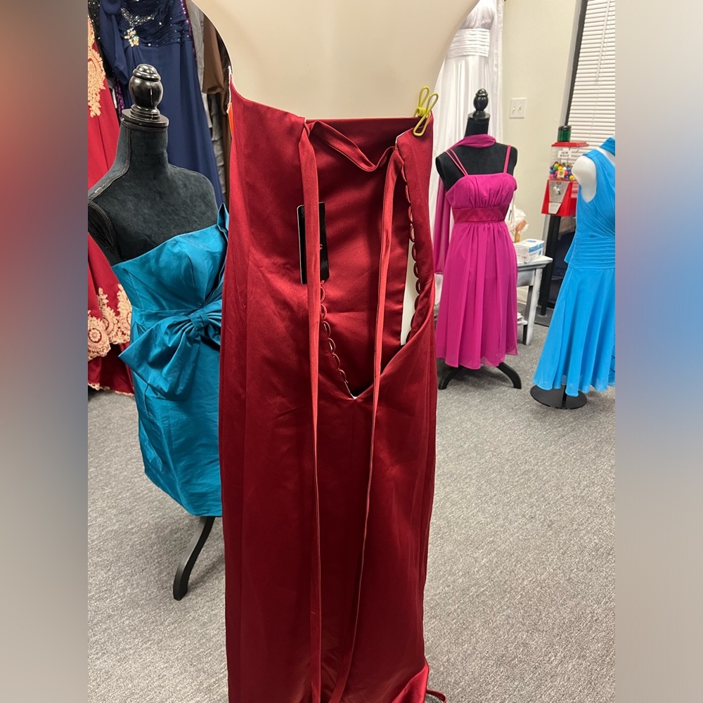 Gown - Picture 4 of 4
